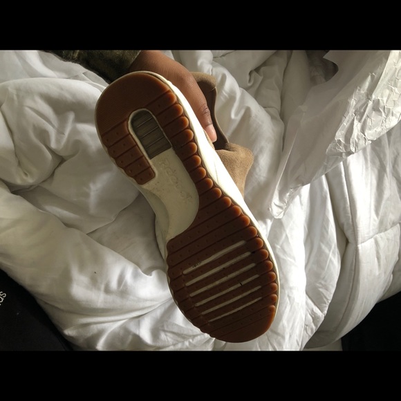 Reebok shoes - Picture 3 of 3